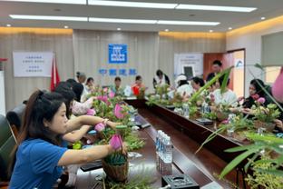 里夫斯：拉塞尔是一位非常有天赋的球员 与他共事是一种荣幸